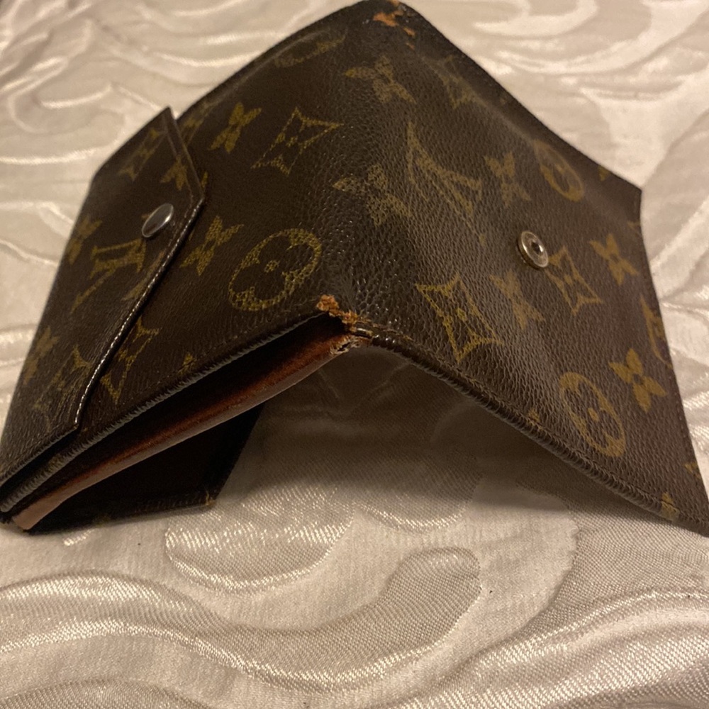 Louis Vuitton Wallet - Picture 4 of 8